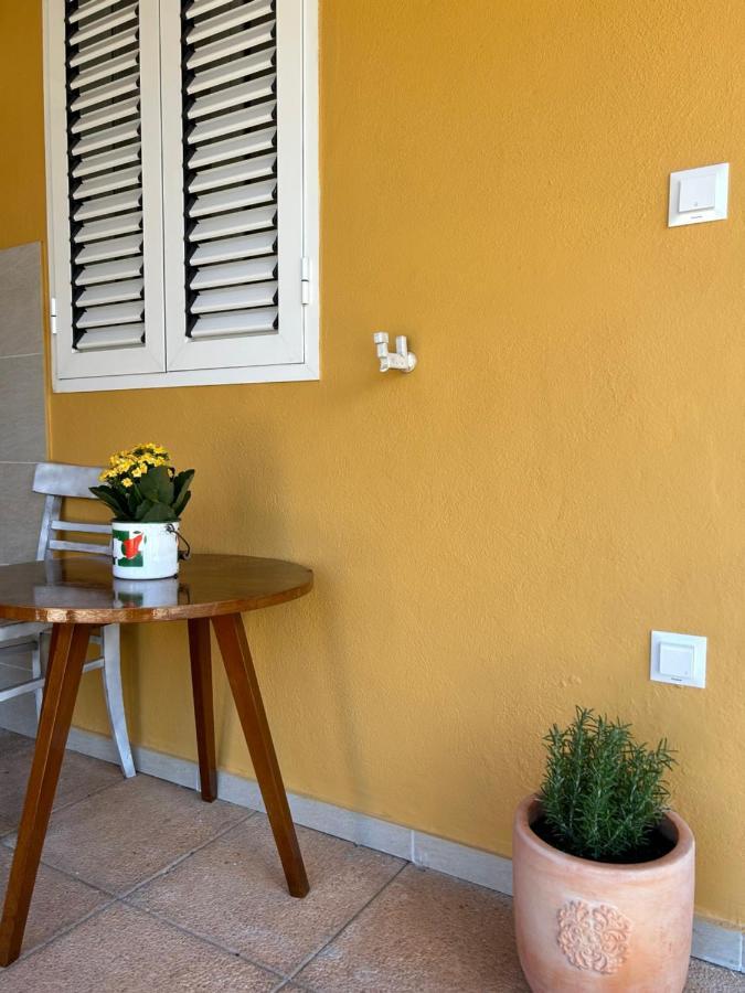 Ferienwohnung Zio Nino Sutomiscica Exterior foto